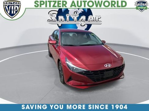 Used 2023 Hyundai Elantra SEL w/ Preferred Accessory Package FWD image 2