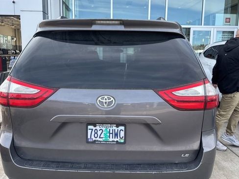 Used 2015 Toyota Sienna LE FWD image 3