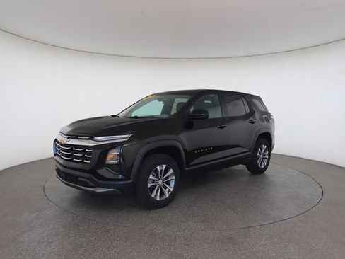 Used 2025 Chevrolet Equinox LT FWD image 3