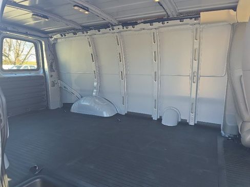 New 2025 Chevrolet Express 3500 image 14