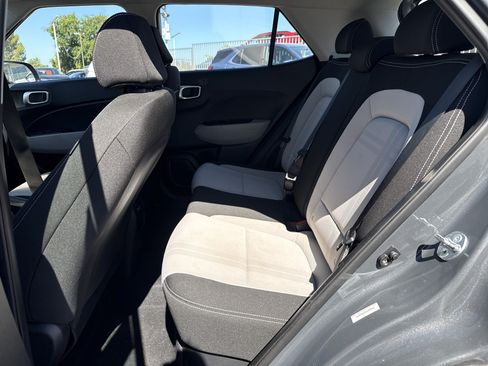 Used 2025 Hyundai Venue SEL FWD image 13