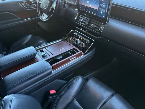 Used 2023 Lincoln Navigator L Reserve image 17