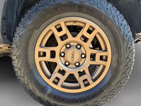 Used 2019 Toyota Tacoma TRD Off-Road AWD/4WD image 36
