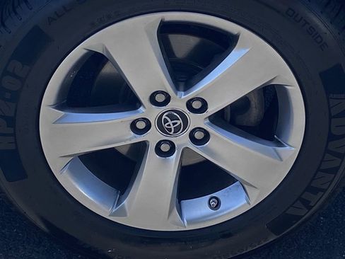 Used 2015 Toyota RAV4 XLE FWD image 8