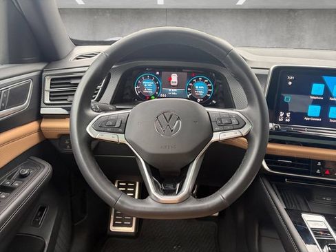 Used 2025 Volkswagen Atlas Cross Sport SEL R-Line AWD/4WD image 21