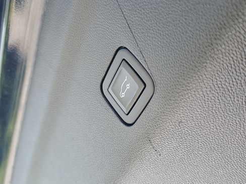 Used 2023 Chevrolet Tahoe LT AWD/4WD image 11
