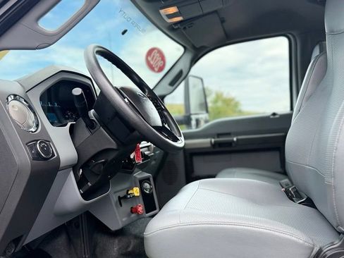 Used 2022 Ford F750 2WD Regular Cab Super Duty image 18