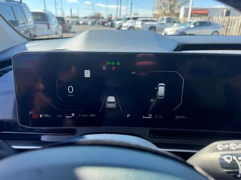 Used 2025 Kia Carnival SX Prestige image 12