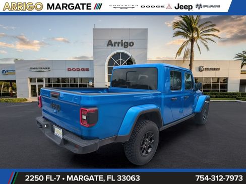 Used 2024 Jeep Gladiator Sport AWD/4WD image 6