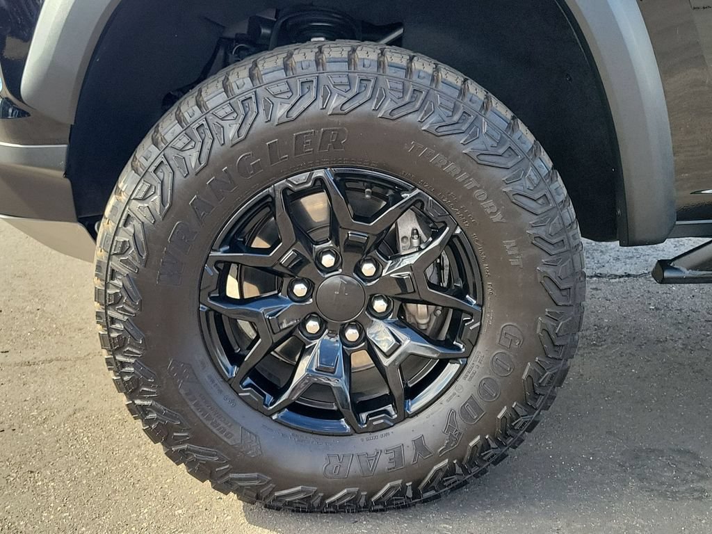 Used 2024 Chevrolet Colorado ZR2 w/ Technology Package AWD/4WD image 31