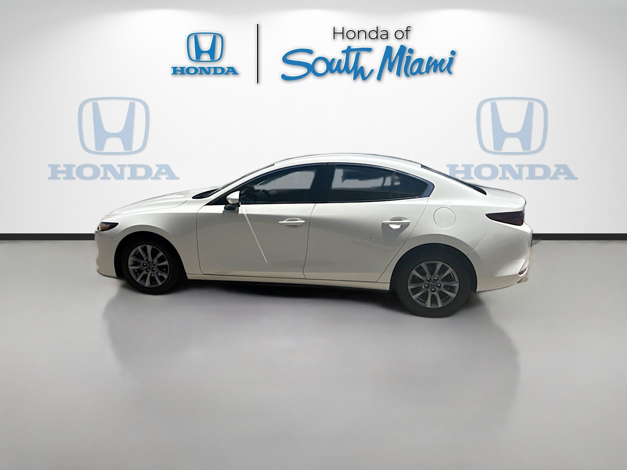 Used 2020 MAZDA MAZDA3 Sedan FWD image 4