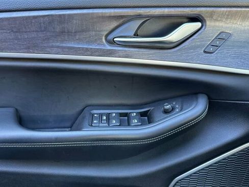 Used 2023 Jeep Grand Cherokee Limited image 8