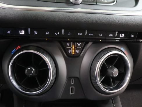 Used 2024 Chevrolet Blazer LT w/ Convenience Package FWD image 8