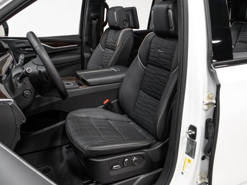 Used 2022 Cadillac Escalade Sport Platinum image 5