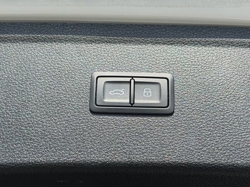 Used 2023 Audi Q5 2.0T Premium w/ Convenience Package AWD/4WD image 11