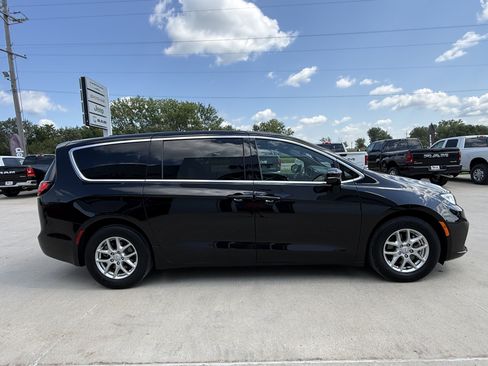 Used 2026 Chrysler Pacifica Select FWD image 35
