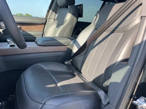 Used 2024 Land Rover Range Rover Long Wheelbase SE AWD/4WD image 11