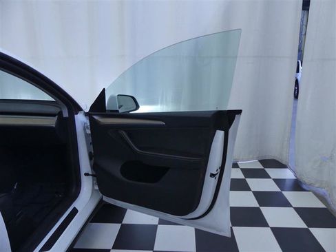 Used 2023 Tesla Model Y Long Range AWD/4WD image 26