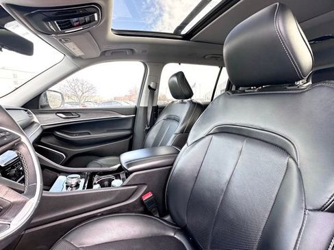 Used 2021 Jeep Grand Cherokee L Limited w/ Luxury Tech Group II image 18