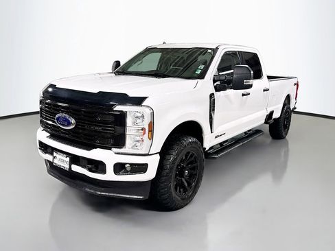 Used 2024 Ford F350 XLT image 1