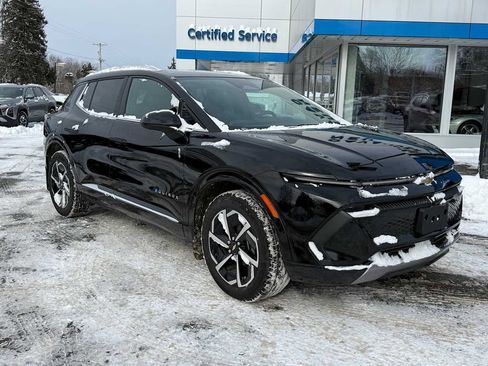 Used 2025 Chevrolet Equinox EV LT w/ Convenience Package image 3