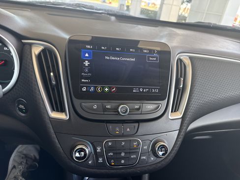 Used 2024 Chevrolet Malibu LT image 18