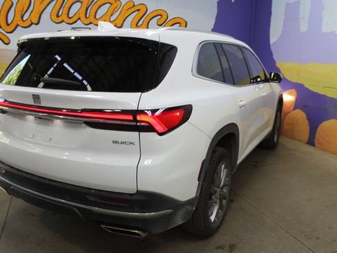 Used 2025 Buick Enclave Preferred w/ Power Package AWD/4WD image 8