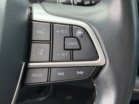 Used 2022 Toyota Highlander Bronze Edition FWD image 17