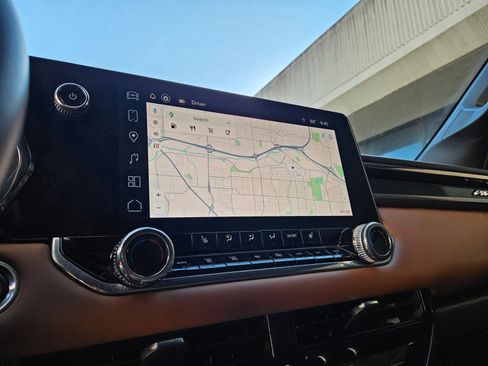 Used 2024 GMC Canyon AT4 w/ Technology Package image 16