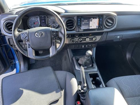 Used 2018 Toyota Tacoma TRD Sport image 15