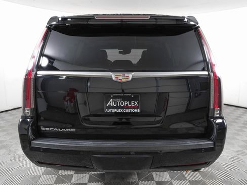 Used 2015 Cadillac Escalade Luxury image 6