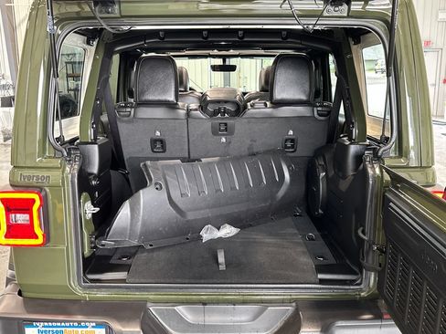 Used 2022 Jeep Wrangler Unlimited Sahara w/ LED Lighting Group AWD/4WD image 33