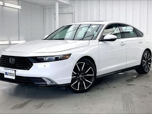 Used 2024 Honda Accord Touring image 2