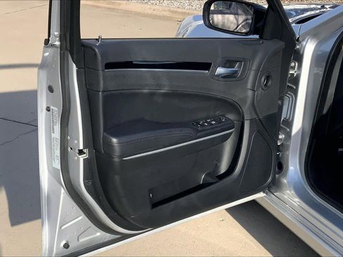 Used 2023 Chrysler 300 Touring w/ Sport Appearance Package image 22