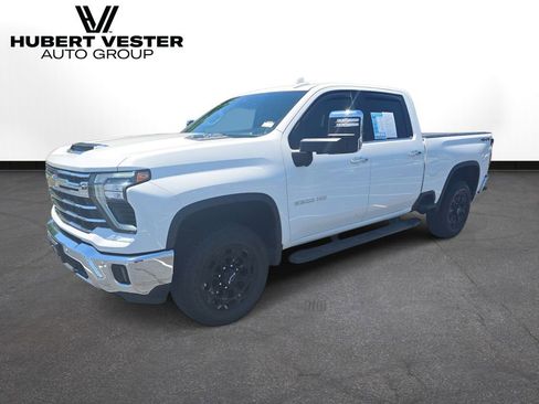 Used 2024 Chevrolet Silverado 2500 LTZ w/ LTZ Convenience Package AWD/4WD image 2