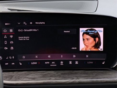 Used 2025 Audi Q5 Premium w/ Convenience Package image 26