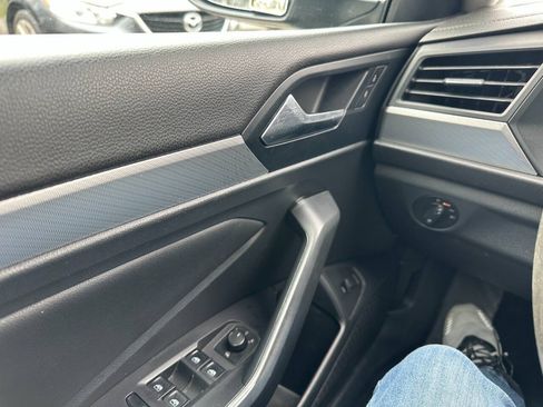 Used 2019 Volkswagen Jetta SE FWD image 17