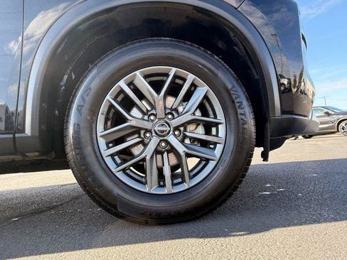 Used 2023 Nissan Rogue S image 10