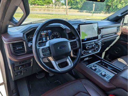 Used 2024 Ford Expedition Limited AWD/4WD image 21