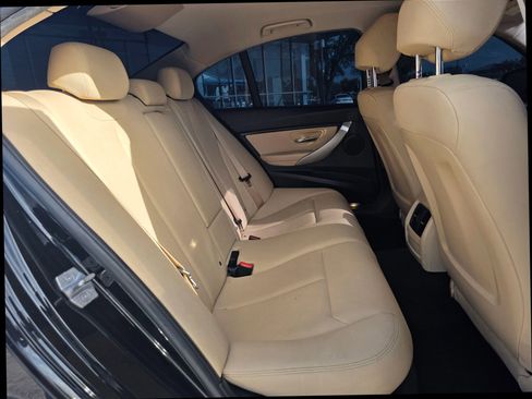 Used 2018 BMW 320i Sedan image 10