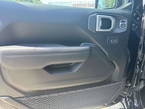 Used 2024 Jeep Wrangler Unlimited Sport AWD/4WD image 16