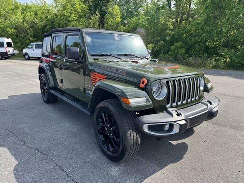Used 2021 Jeep Wrangler Unlimited Sahara w/ Cold Weather Group AWD/4WD image 9