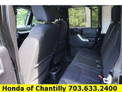 Used 2015 Jeep Wrangler Unlimited Sahara w/ Connectivity Group AWD/4WD image 22