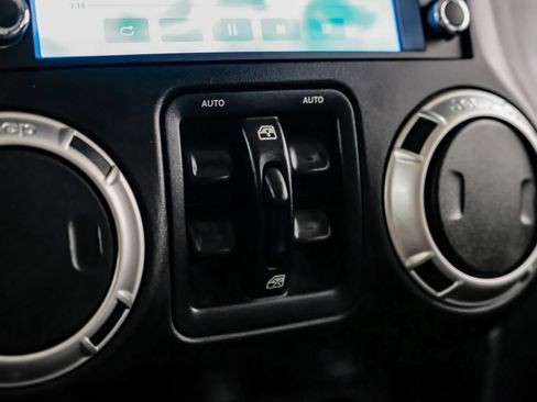 Used 2016 Jeep Wrangler Unlimited Sahara AWD/4WD image 25