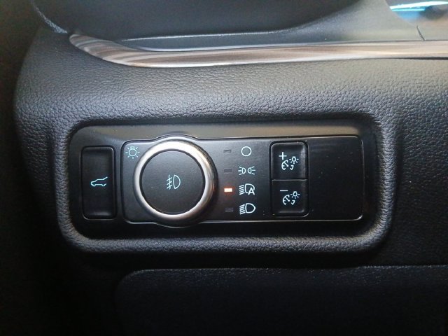 Used 2023 Ford Explorer Limited w/ Limited Technology Package RWD image 13