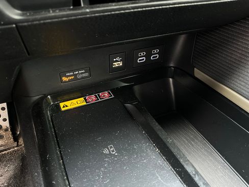 Used 2025 Toyota Camry SE image 25