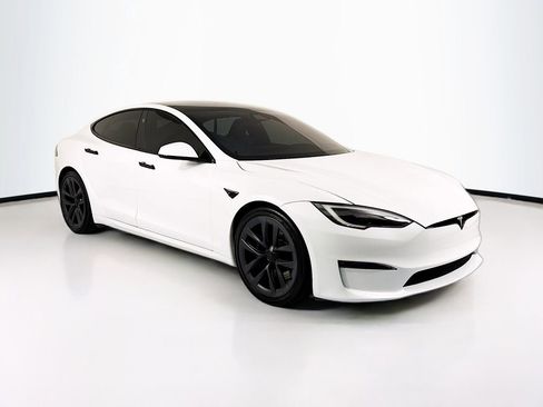 Used 2022 Tesla Model S Plaid image 3