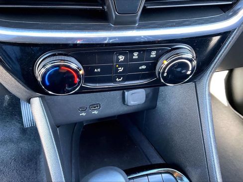 Used 2024 Buick Encore GX Sport Touring image 33