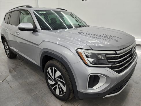 Used 2025 Volkswagen Atlas SE AWD/4WD image 2