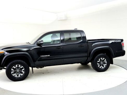 Certified 2022 Toyota Tacoma TRD Off-Road w/ Technology Package AWD/4WD image 3